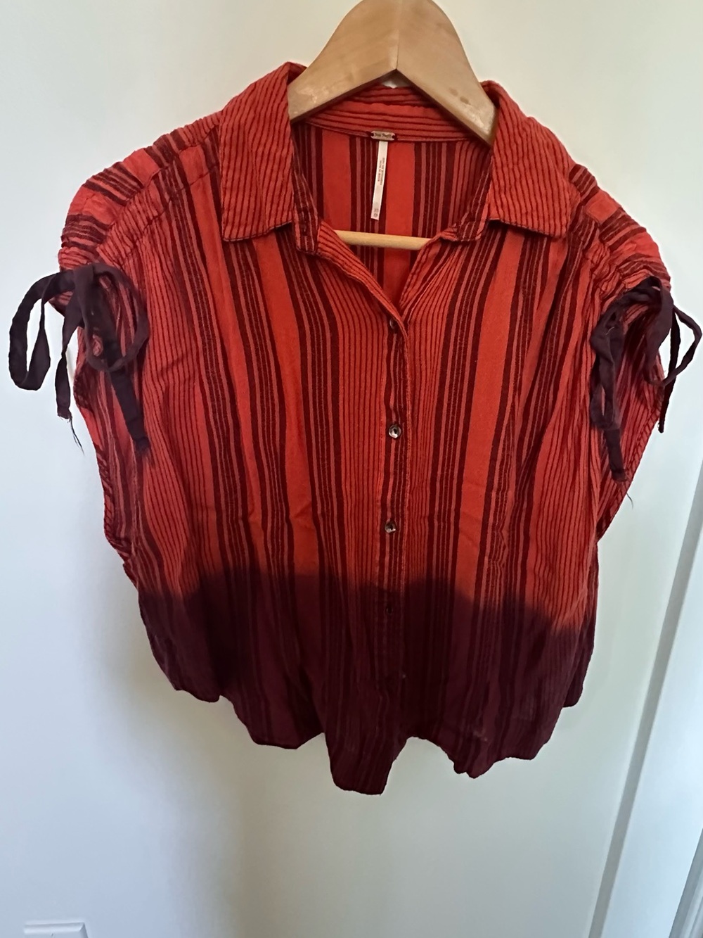 Sleeveless Ombre Button-Front - Picture 4 of 6
